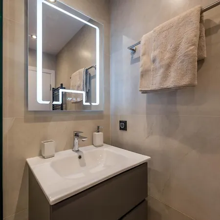 Center Luxury アパート *