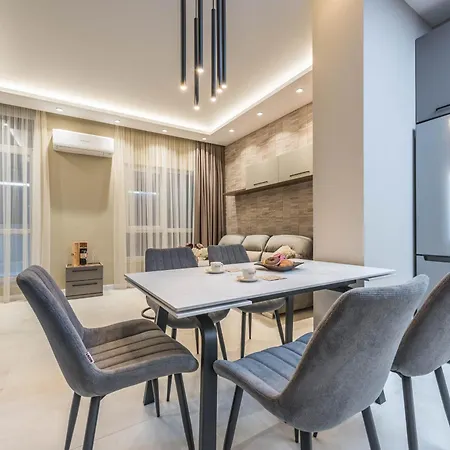 Center Luxury Апартамент *