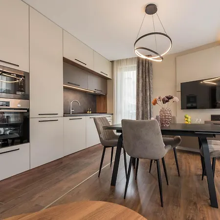 Center Luxury Апартамент *