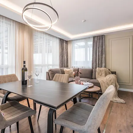 Center Luxury