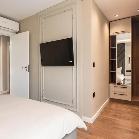 Center Luxury Апартамент *