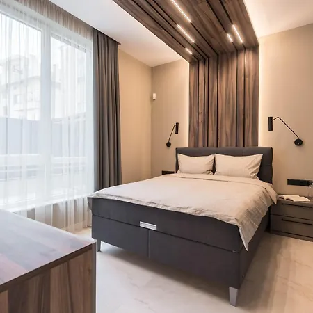 Center Luxury