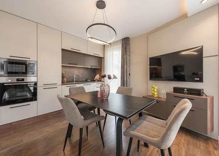 Center Luxury Apartment *