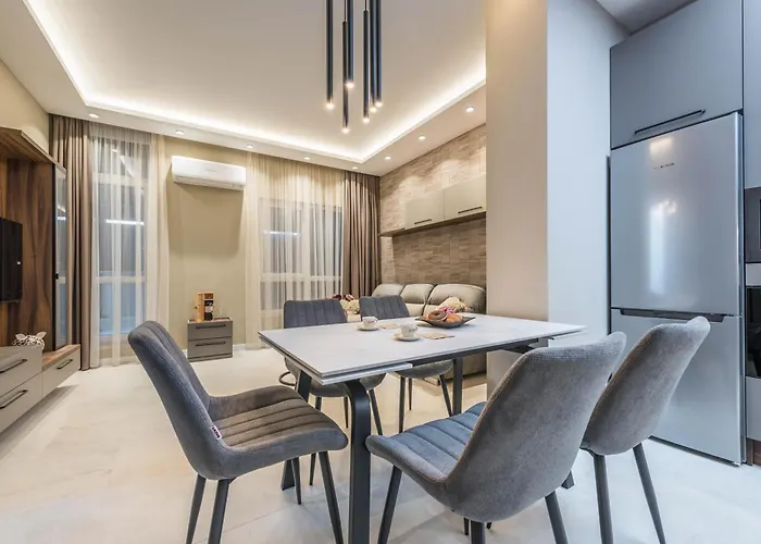 Center Luxury Apartment *